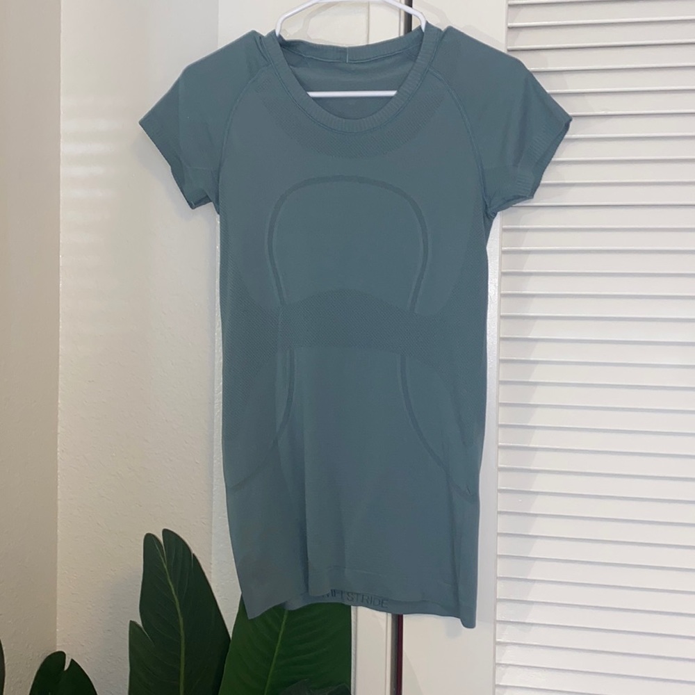 Lululemon swiftly tech short sleeve